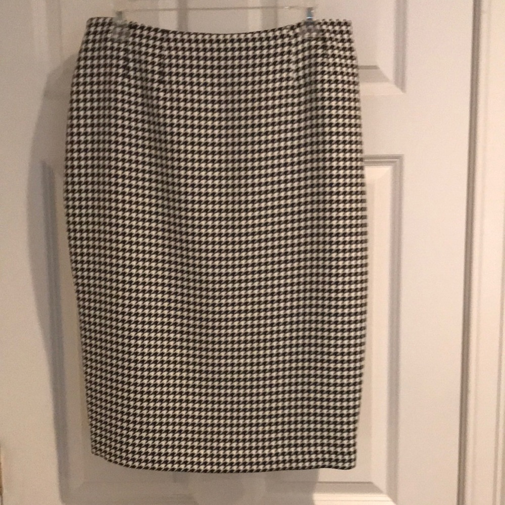 Houndstooth plaid skirt